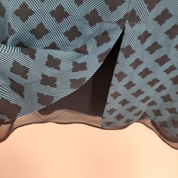 CAbi Pacific blue Foulard split black top Medium - Picture 6 of 11